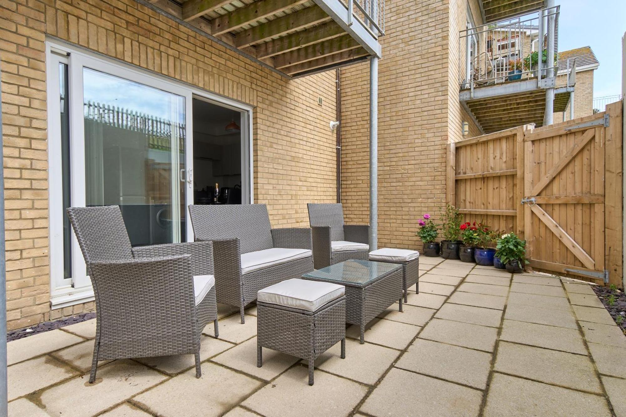 Ventnor Terrace Haven: Spacious 3-Bed with Beach Proximity Exterior photo